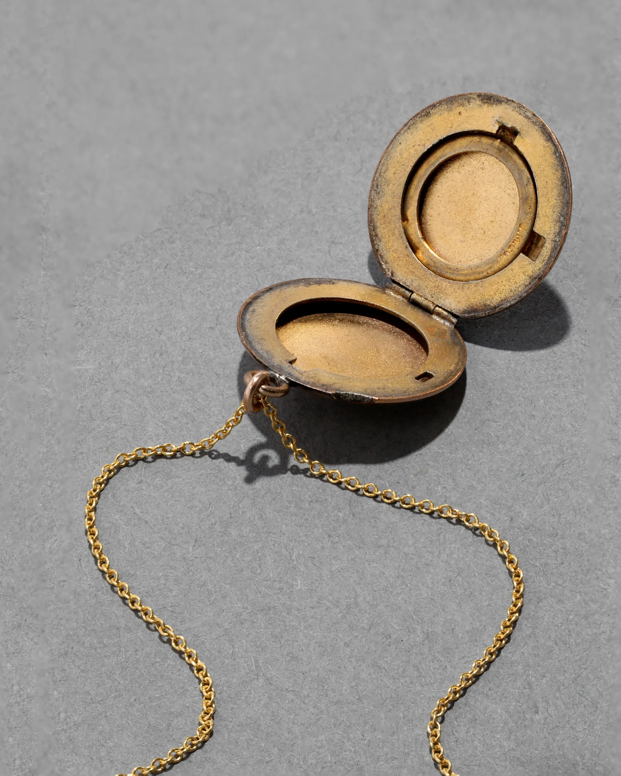 Antique 1800s 14k Gold Filled Round Polished Locket Necklace