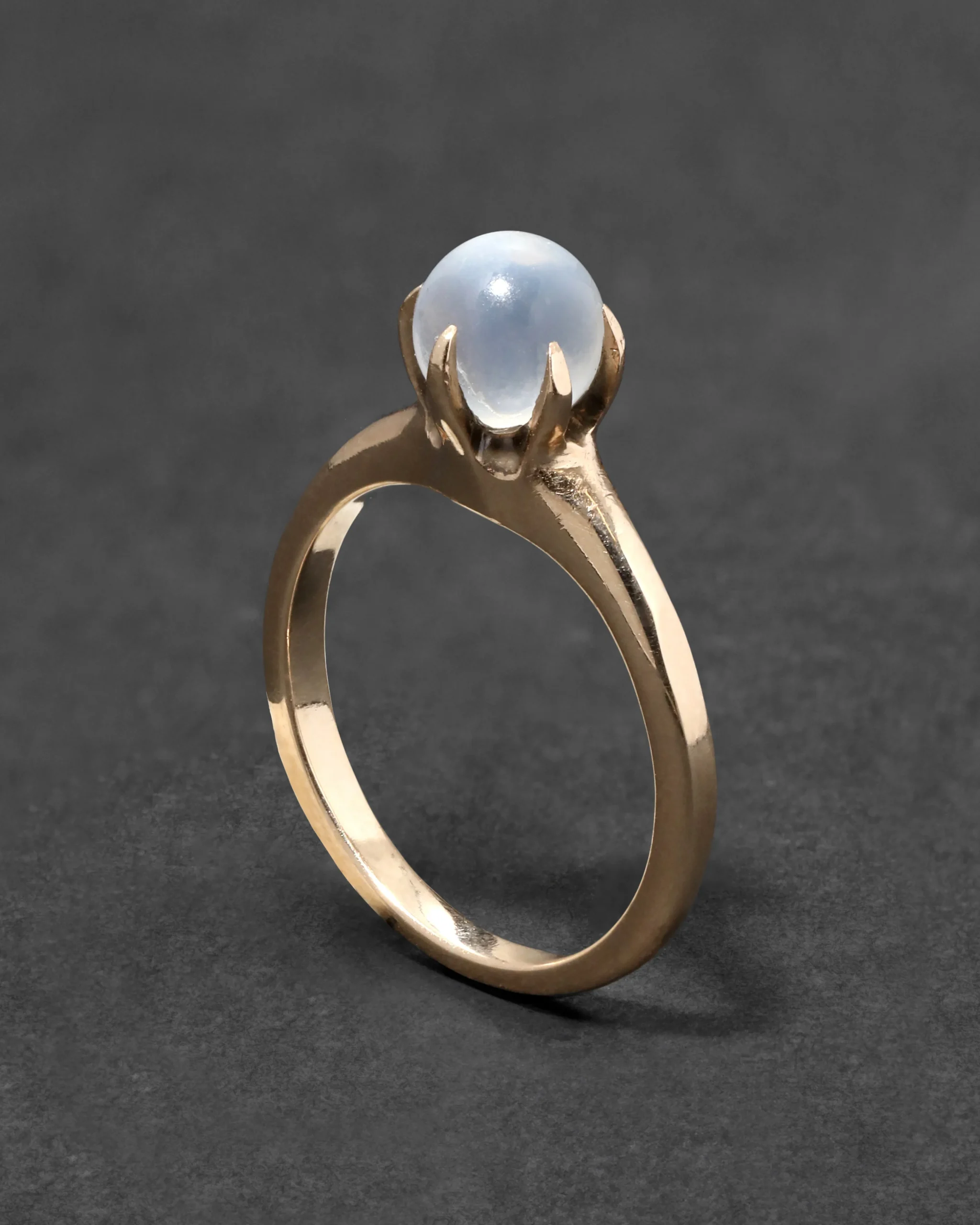 Antique Victorian 10k Gold with Claw Set Moonstone Ring