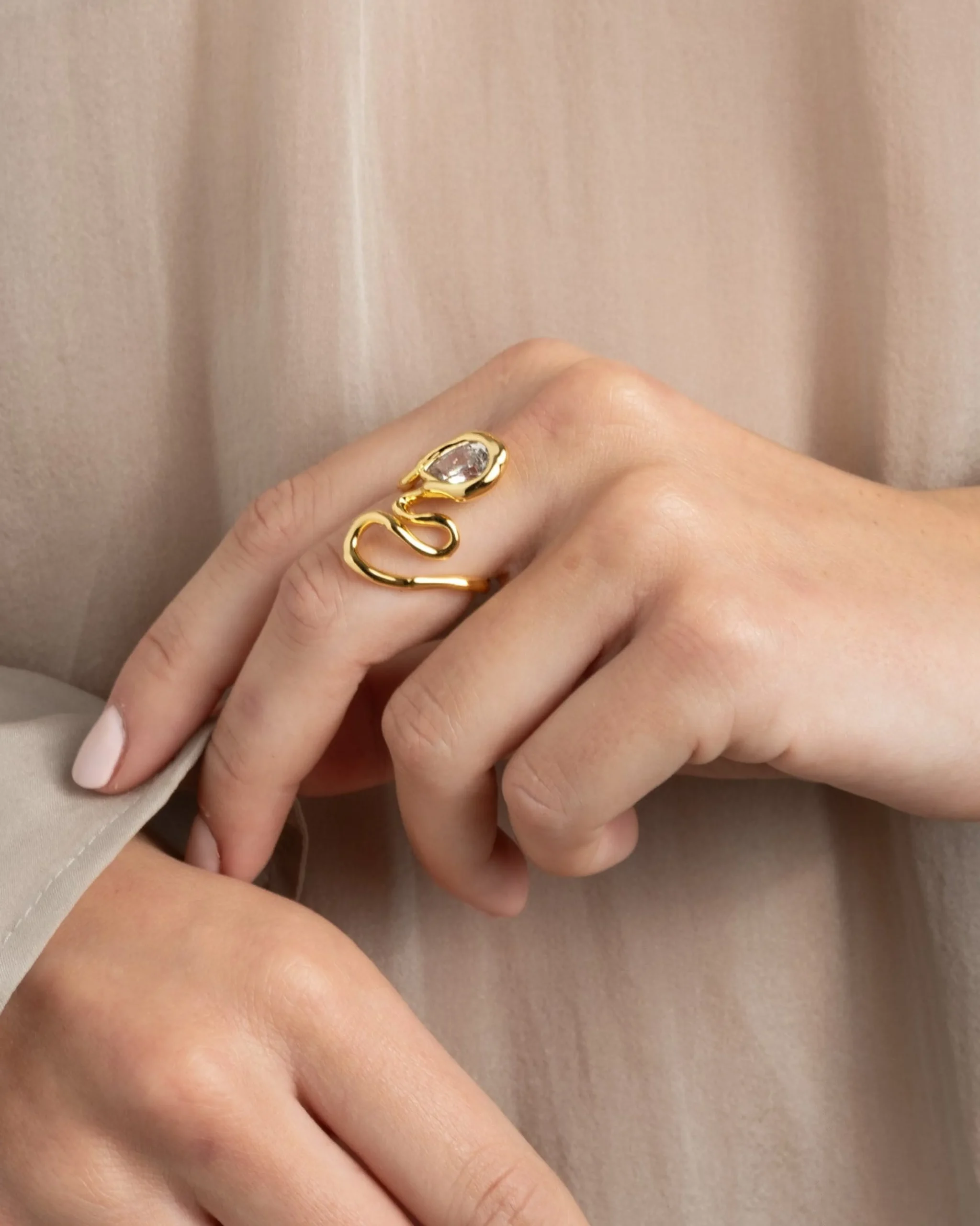 Asterales Floating Vine Ring