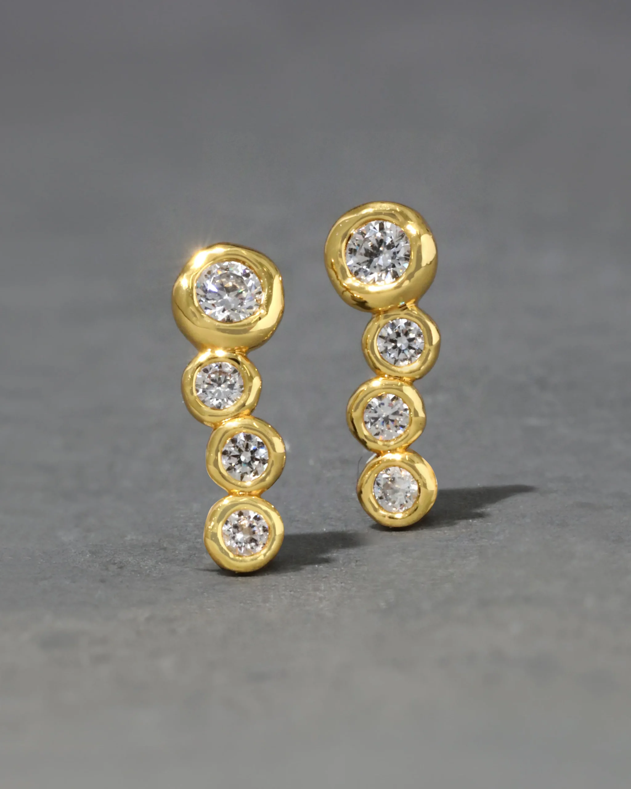Asterales Gold Bar Earring