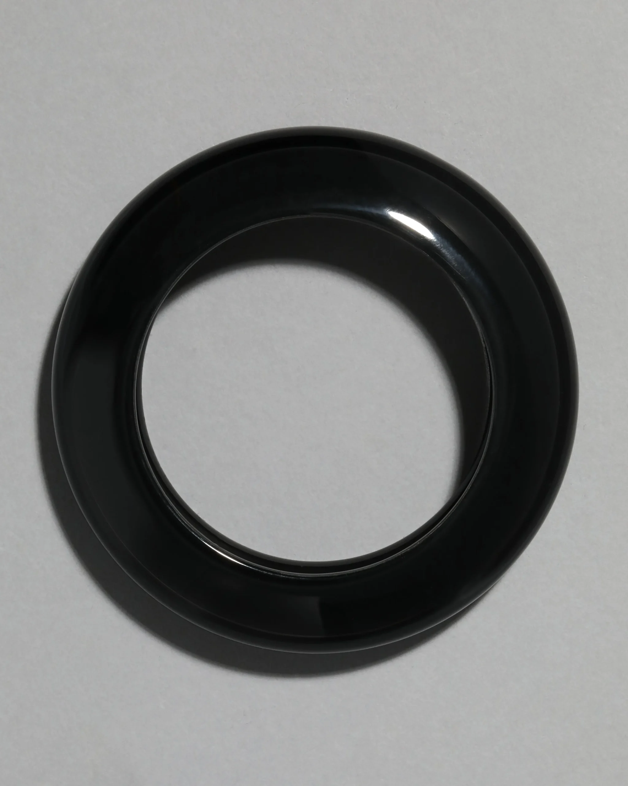 Lucite Saucer Bangle Bracelet- Onyx