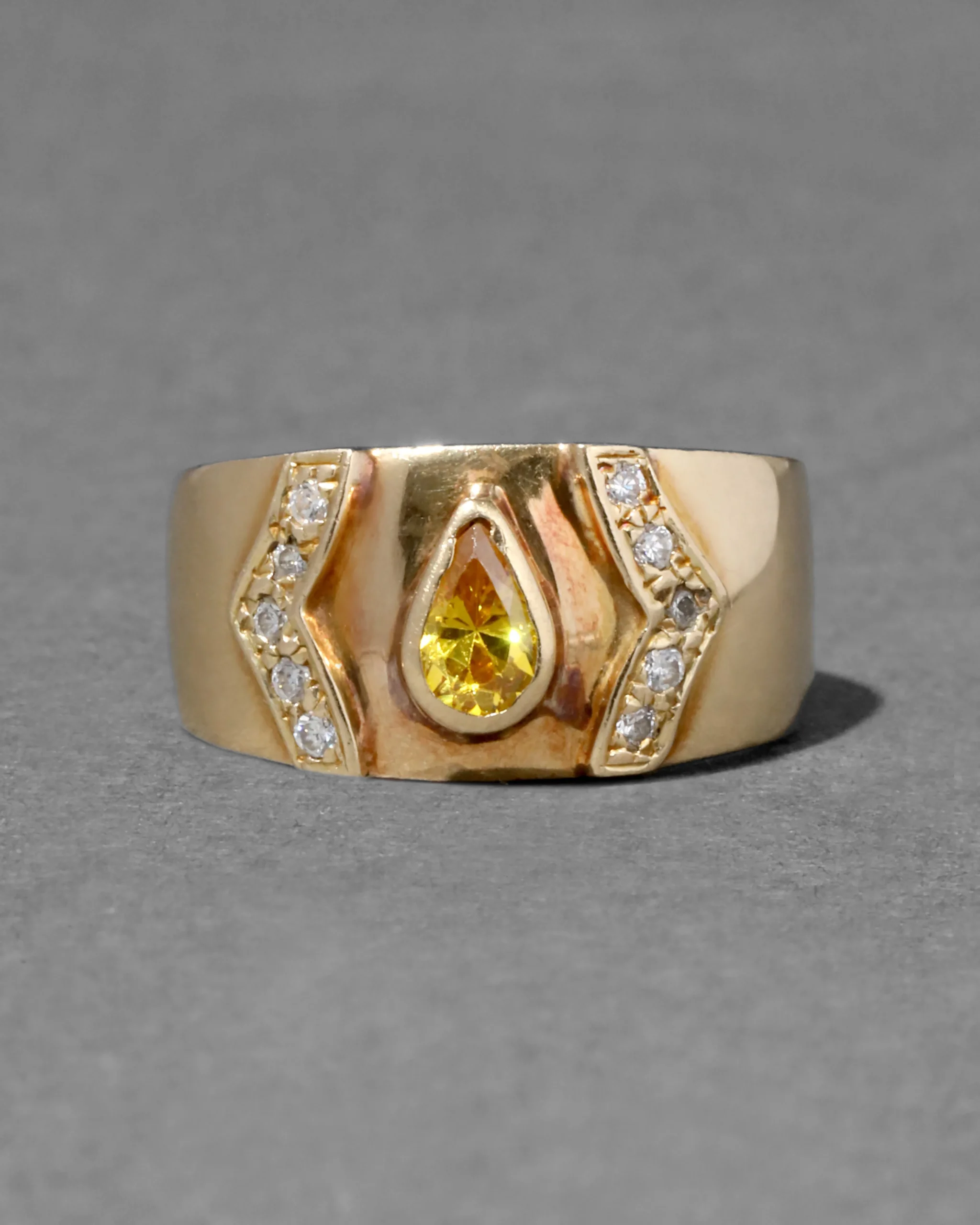 Vintage 1980s 18k Gold & Yellow Topaz & Diamond Cigar Band Ring
