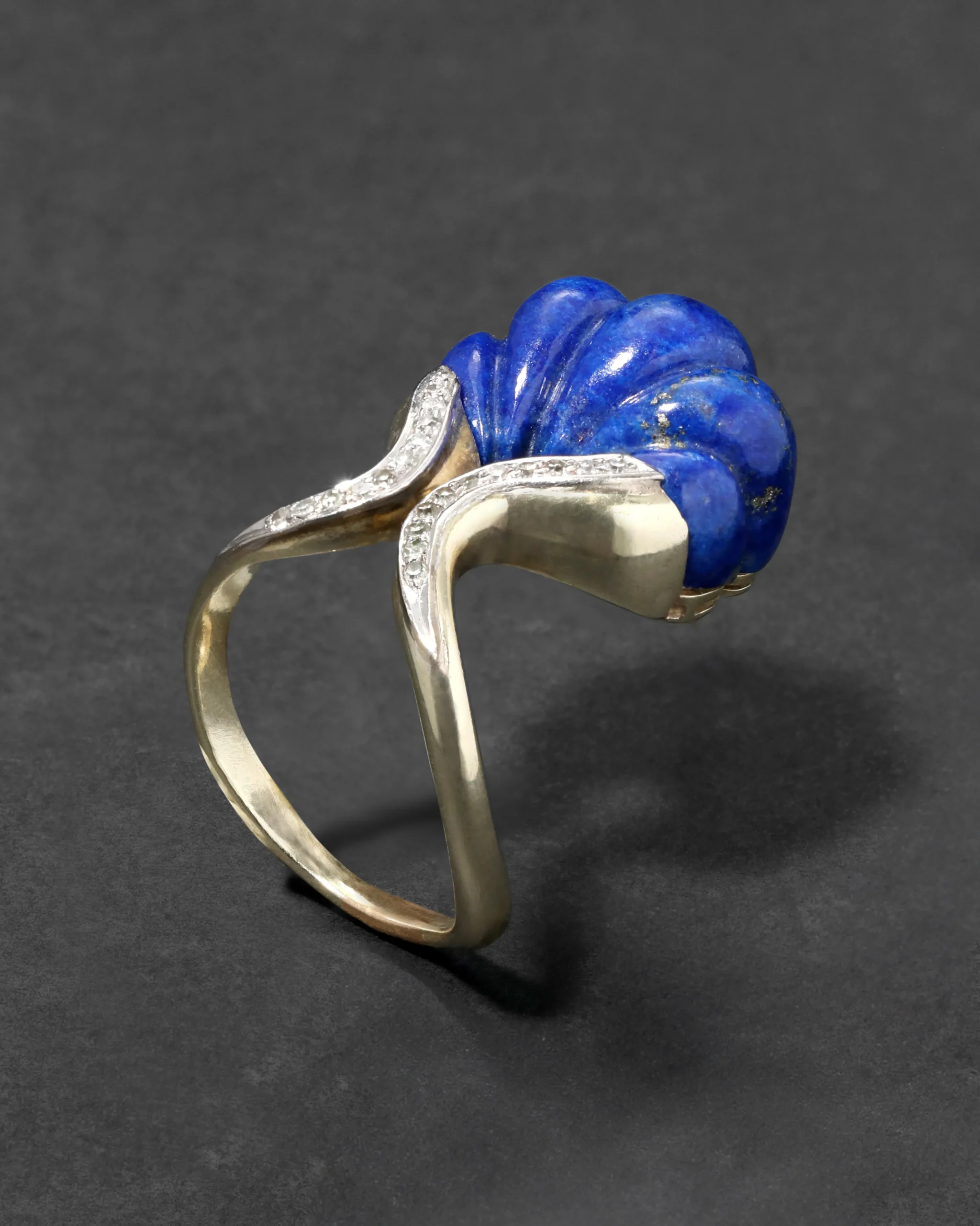 Vintage 1960s 18k Two Tone Gold Scalloped Lapis & Diamond Ring